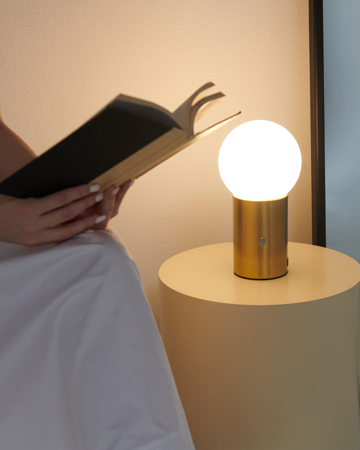 Brightech_KaiTableLamp_Metal_Brass.png
