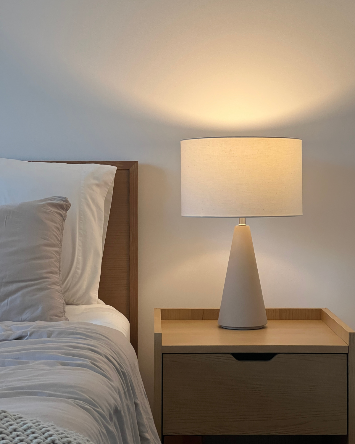 Brightech_NathanielTableLamp_Cement_Beige.png